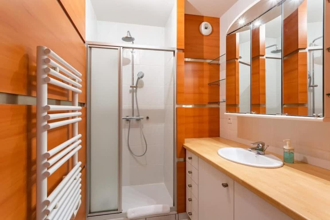 L'Opale - Joli Appartement Avec Jardin Et Garage Динар Экстерьер фото